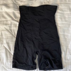 Shapewear shaper for booty and waist stomach size medium excellent condition